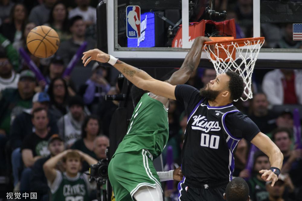 他不断地在 他不断地在